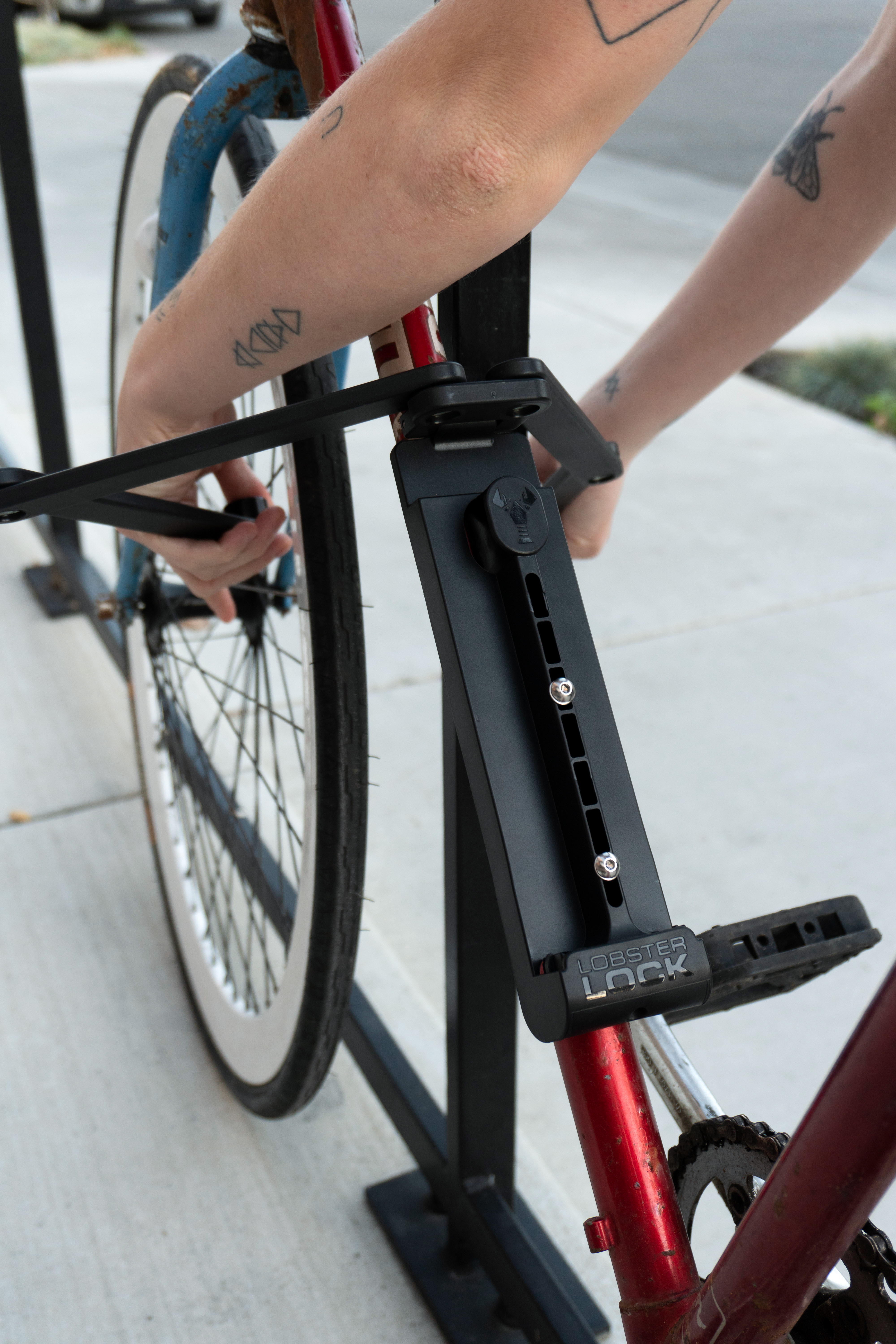 Lobster Lock is the first bike mounted folding lock | Bicycle Retailer