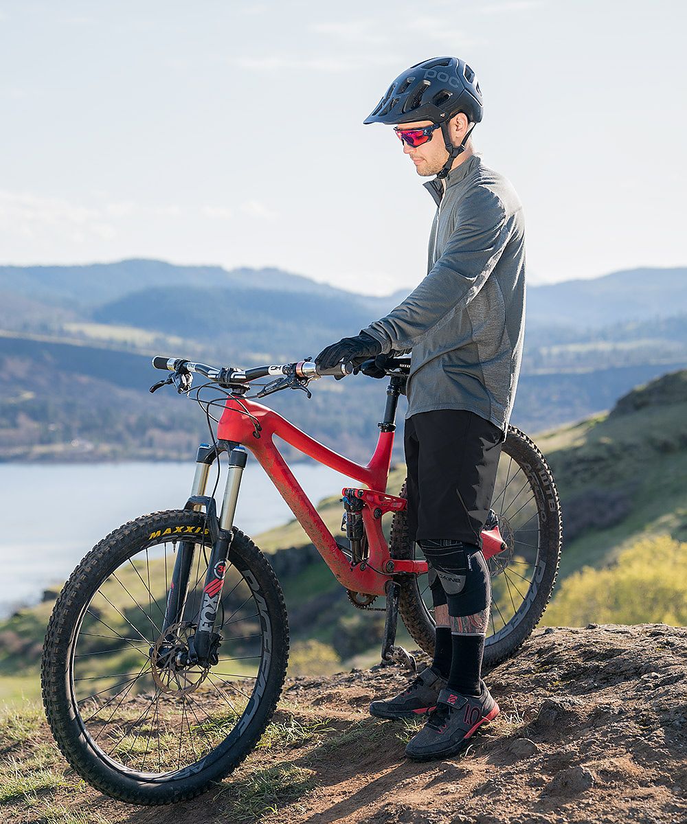 https://www.bicycleretailer.com/sites/default/files/styles/colorbox_popup/public/images/article/Men%27s-Cross-Country-DWR-Shorts-Lifestyle-1-cropped.jpg?itok=7yjv11z5
