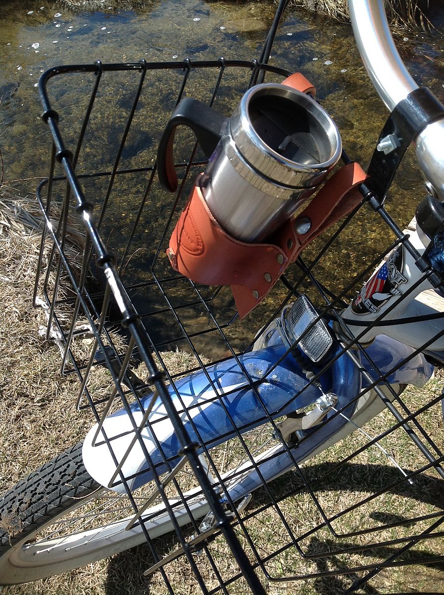 bicycle basket with cup holder