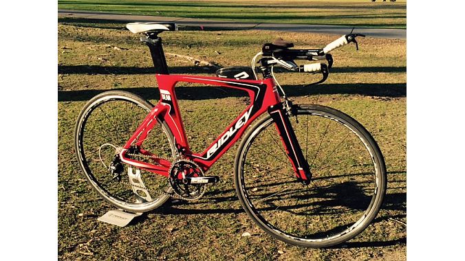 The 2016 Dean tri/TT bike carries over much of the technology from Ridley's higher-priced Dean Fast model.