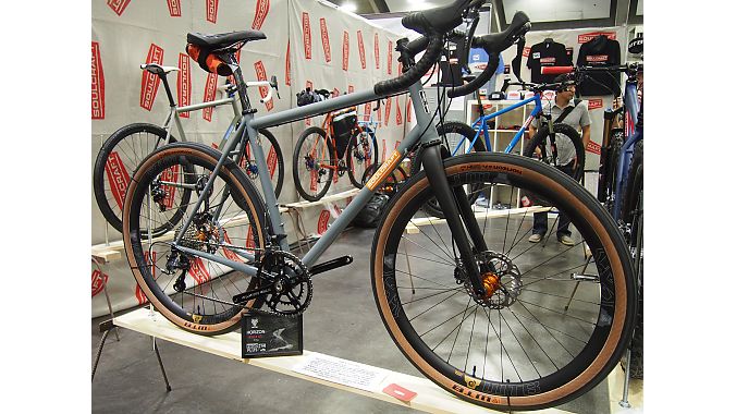 Soulcraft’s Sean Walling designed this bike around WTB’s new “Road Plus” horizon 650b wheel concept, which delivers the same overall wheel diameter as a 700c wheels thanks to a 47-millimeter-wide tire.