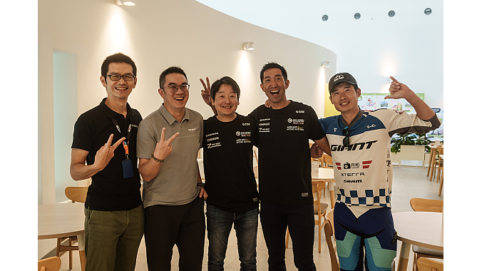 Marcel Yang (2nd from left) is Acting Chief Commercial Officer at Giant. He is part of a new generation of leaders at Taiwanese bike companies. It was great to talk shop with him and and meet the folks from the Asia-Union TCS Racing Team.